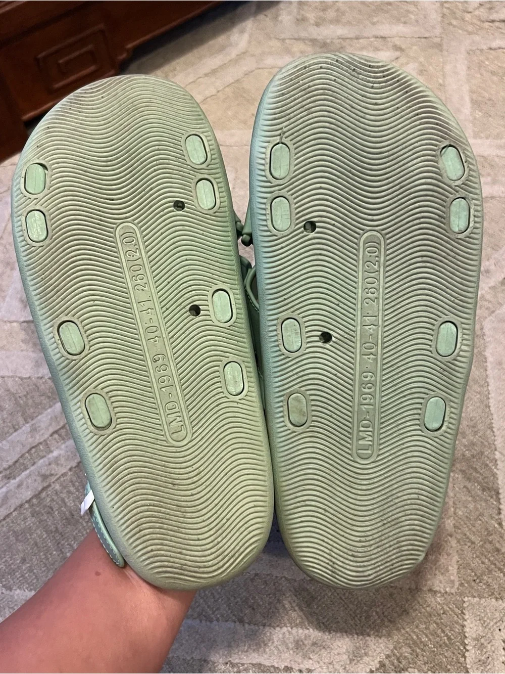 Mint Green Crisscross Slide Sandals - rubber waterproof Women size 7.5